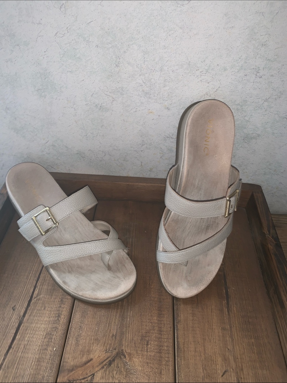 Women’s Vionic Carmela toe loop sandal